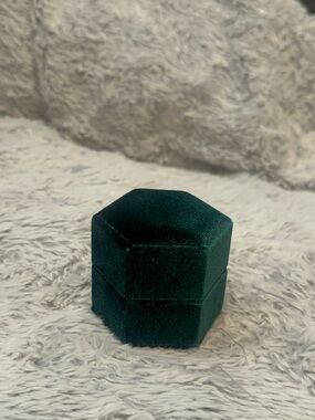 Velvet Hexagon Jewelry Box in Deep Green